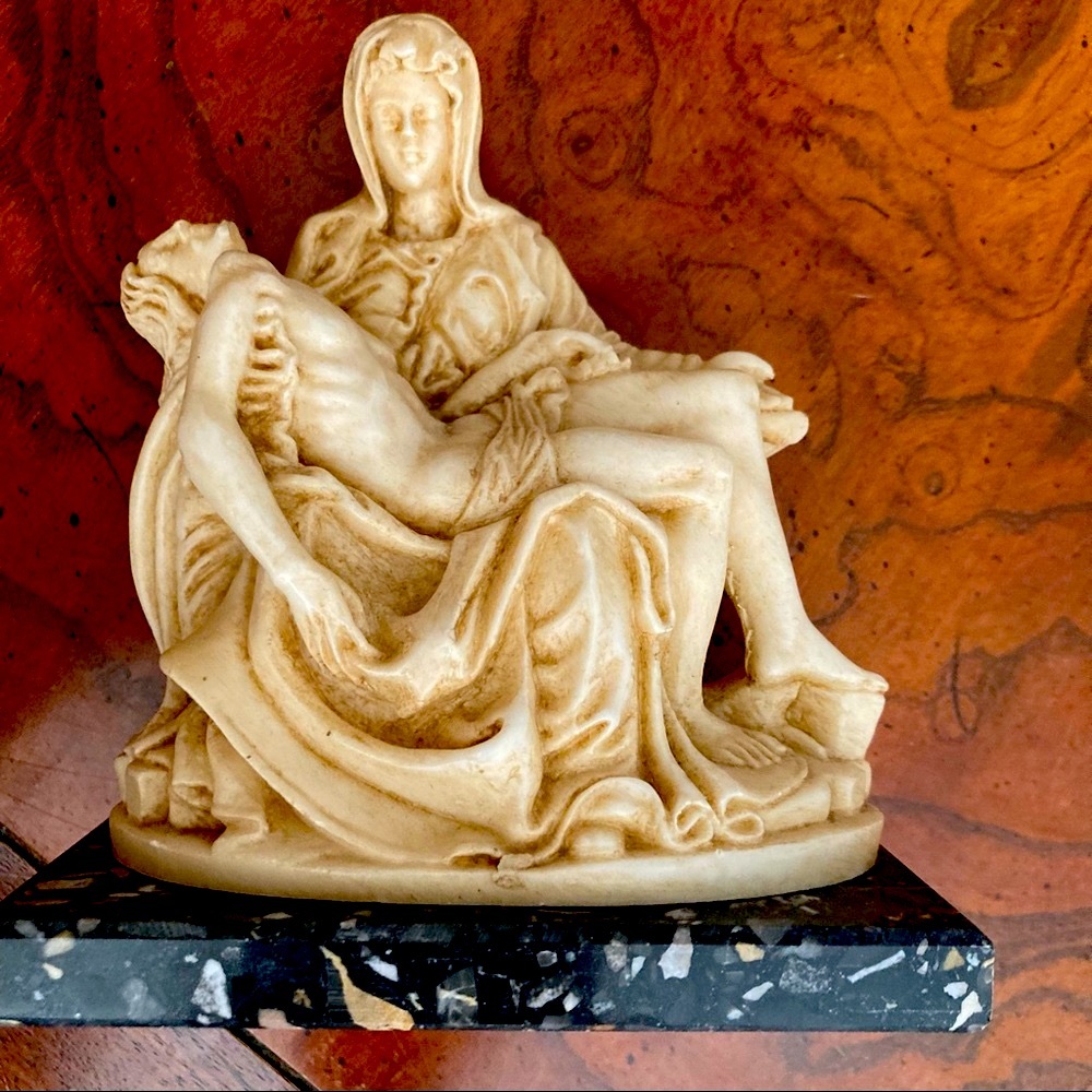 Italian statue vintage marble bottom